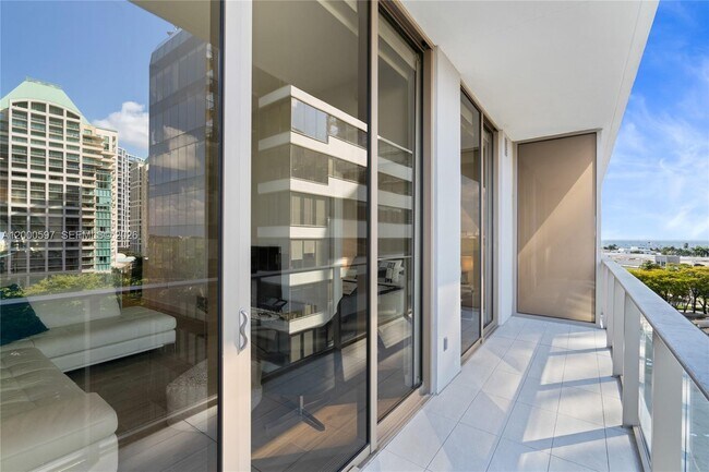 Building Photo - 2678 Tigertail Ave