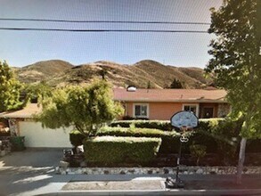 Building Photo - 3 bed/ 2 Bath House