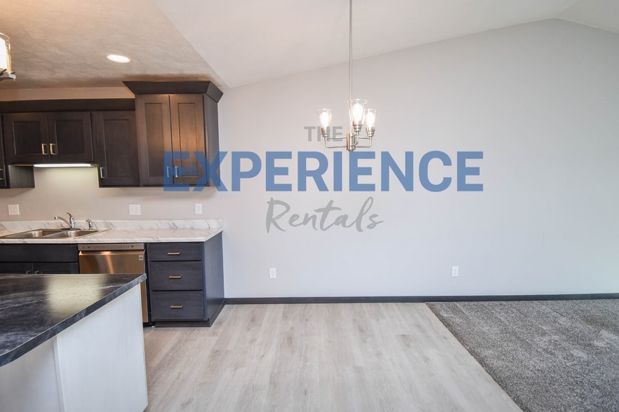 Building Photo - 3704 S Outfield Cir