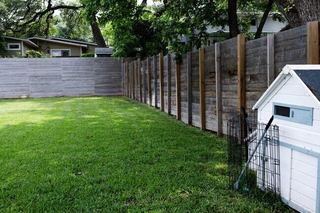 Building Photo - 507 S Park Dr