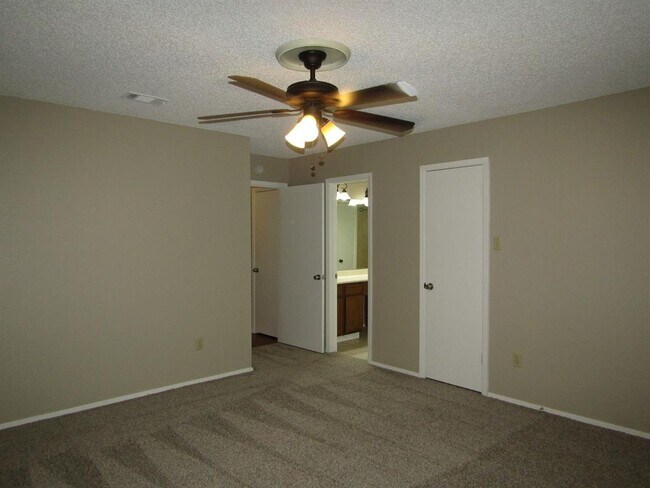Building Photo - 7612 Islander Dr