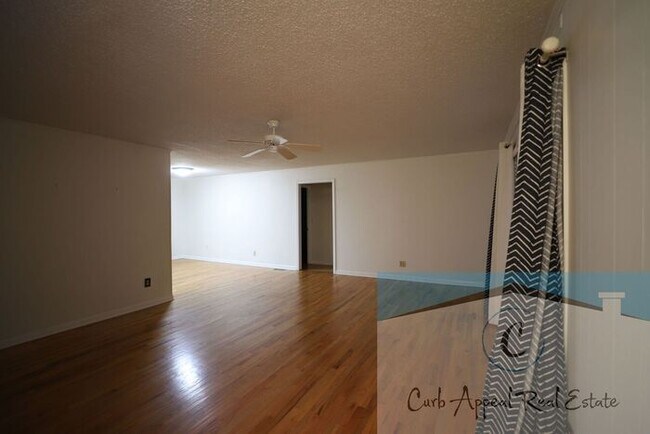 Building Photo - Westside Schools - 3 bed/ 2 bath 2,300 sq.ft.., den/family room, deck in the country on a paved r...