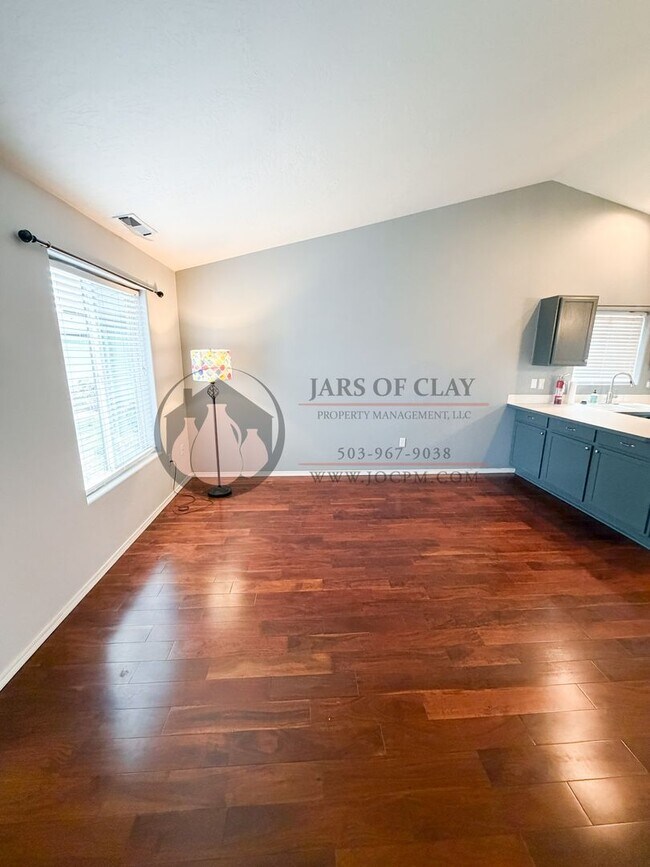 Building Photo - Single-Level Albany Charm! 2BR/2BA Bungalow with Vaulted Ceilings & Fenced Yard!