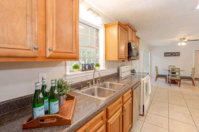 Building Photo - 3959 Wedgewood Ln