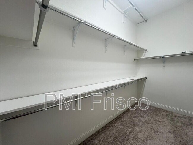 Building Photo - 10505 Wintergreen Dr