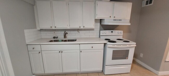 Building Photo - 4314 Skyline Dr