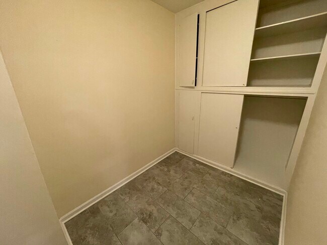 Building Photo - Belvedere House Apartments