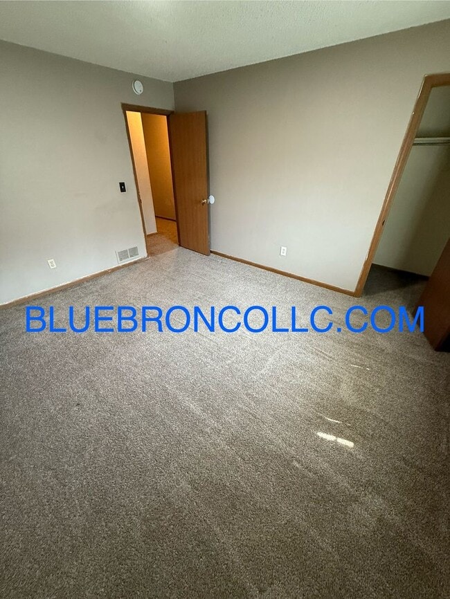 Building Photo - This one will go fast, marvelous 3 bedroom...