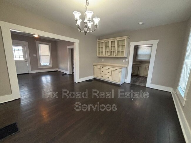 Building Photo - 304 Stanley St