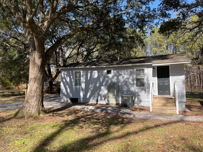 Building Photo - FULLY FURNISHED 408 Miles Road
