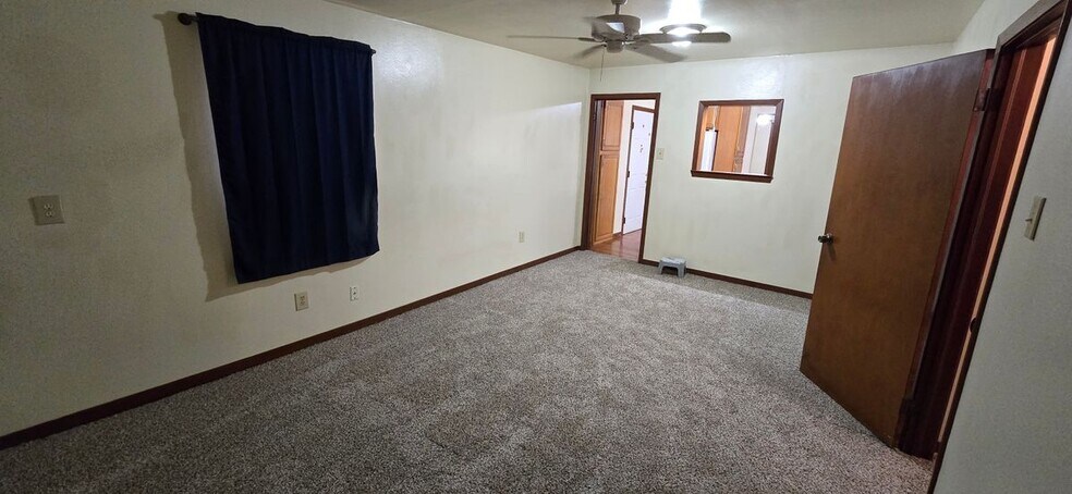 Building Photo - 5635 Millar Dr