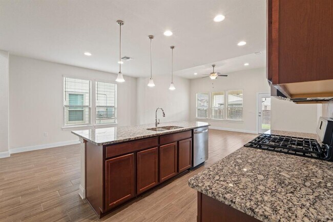 Building Photo - 14011 Hedera Dr