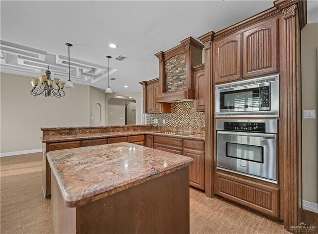 Building Photo - 27 Flamingo Ave