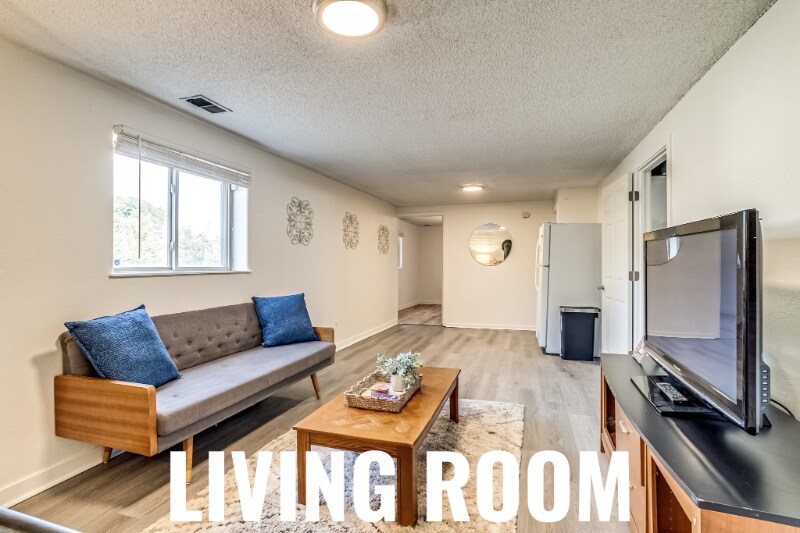 Building Photo - 9341 Hoffman Way