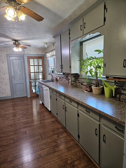 Kitchen - 4047 Mogadore Rd