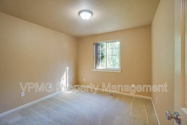Building Photo - 8019 NE 61st St