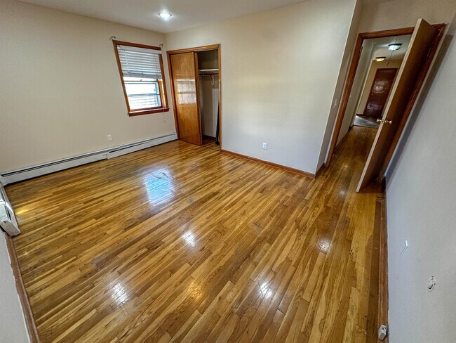 Building Photo - 325-327 John St