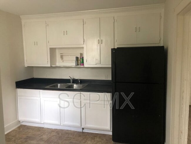 Building Photo - 2653 Lawrence Ave