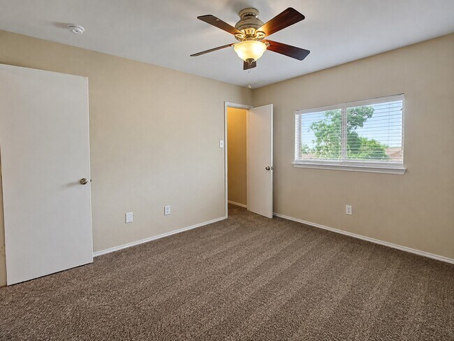 Building Photo - 525 Eagles Nest Cove
