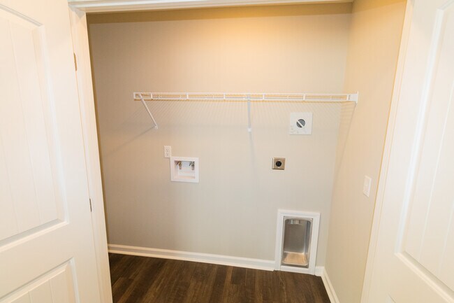 Building Photo - 123 Callaway Cres