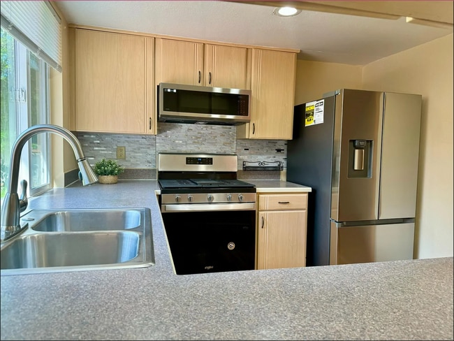 Building Photo - Charming 3 Bed/2 Bath Single Family Home i...