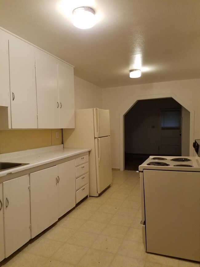 Building Photo - 593 14th St