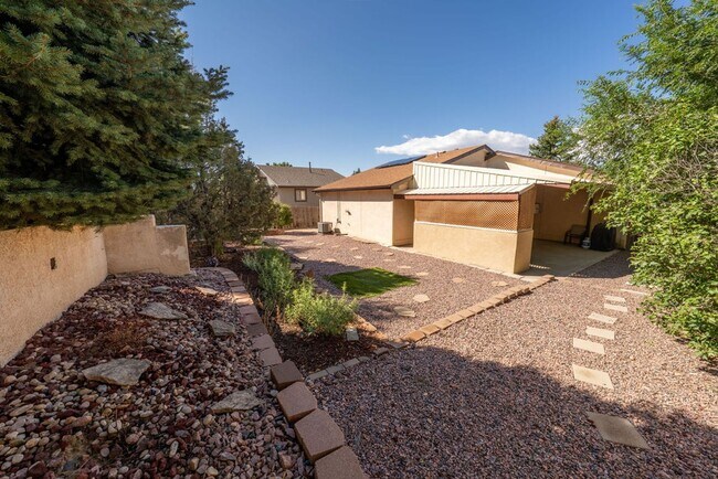 Building Photo - ***MOVE IN SPECIAL*** $500 OFF 1st MONTH'S...