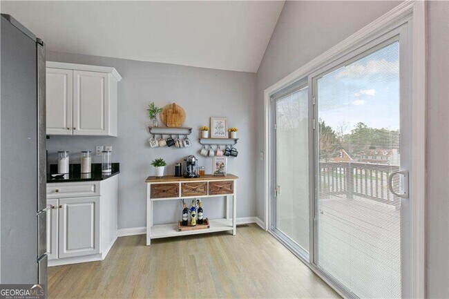 Building Photo - 2437 Pondside Pl NE