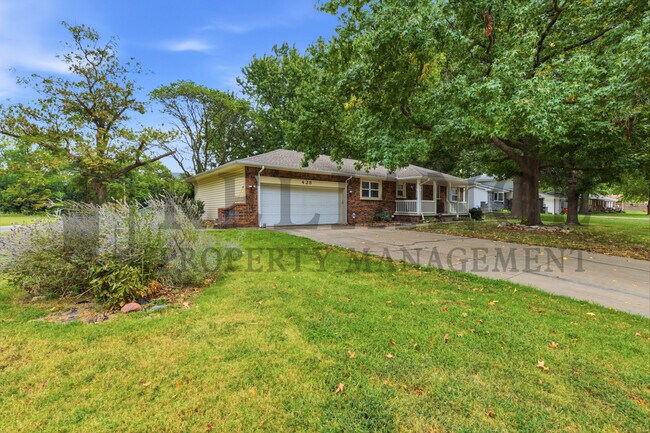 Building Photo - 428 Peach Tree Ln