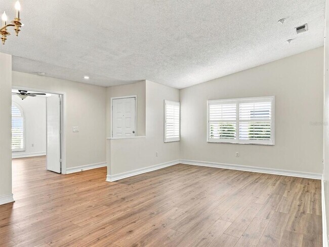Building Photo - 5381 Kelly Dr