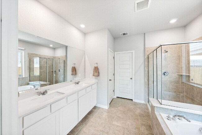 Building Photo - Rental Home w/ a POOL!!!