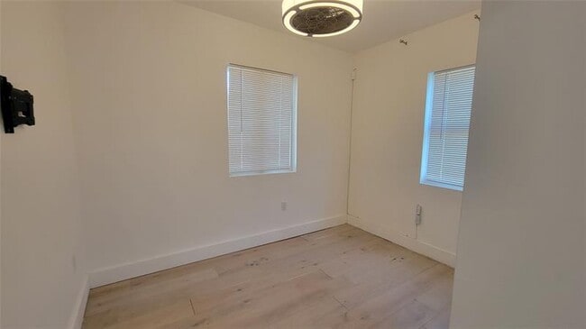 Building Photo - 512 NW 15th Terrace