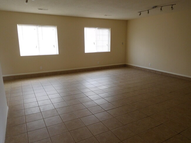 Building Photo - 7401 Branco Dr NE