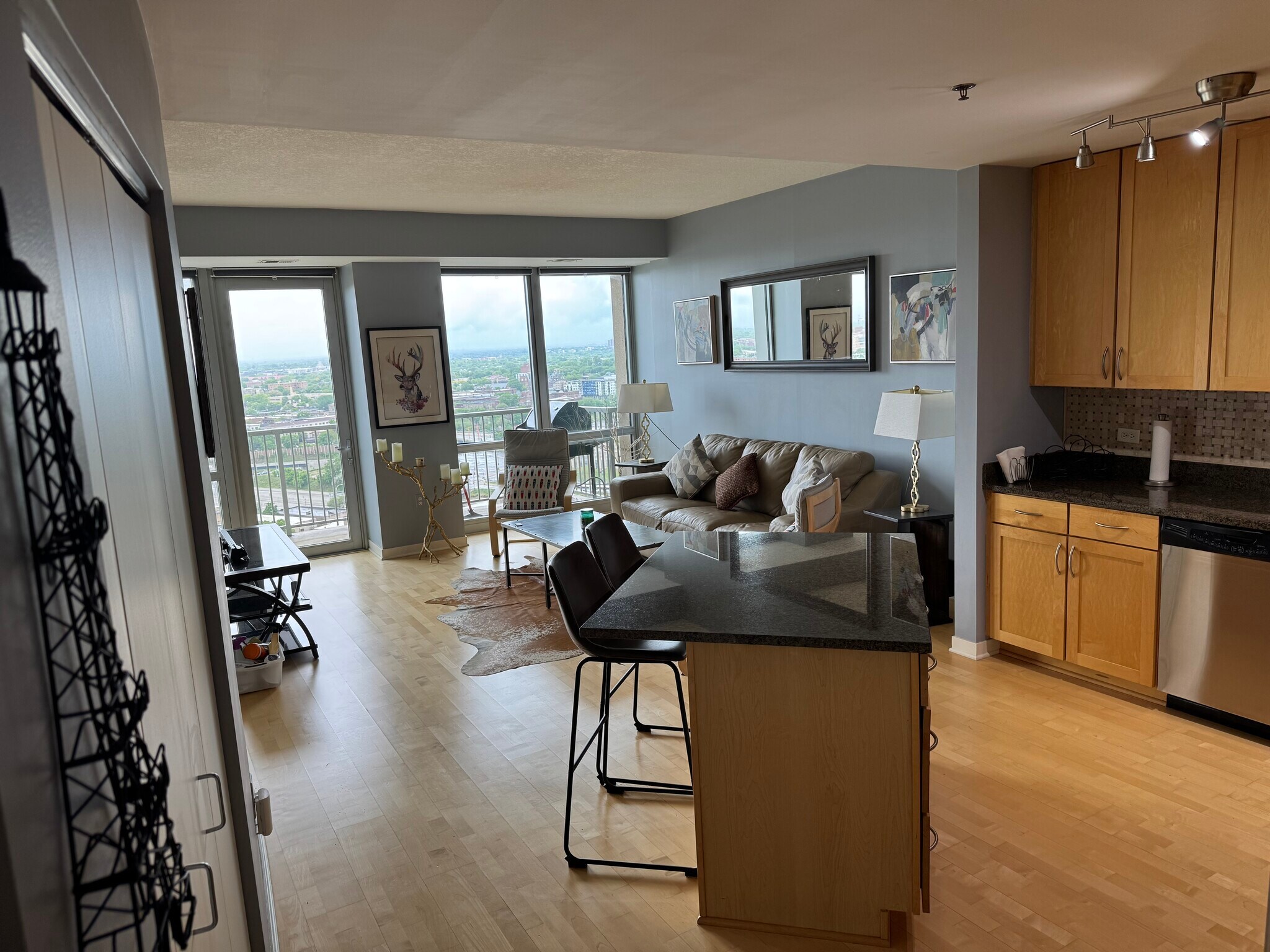 Livingroom with great view - 929 Portland Ave