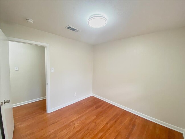 Building Photo - 5007 Hazelton St