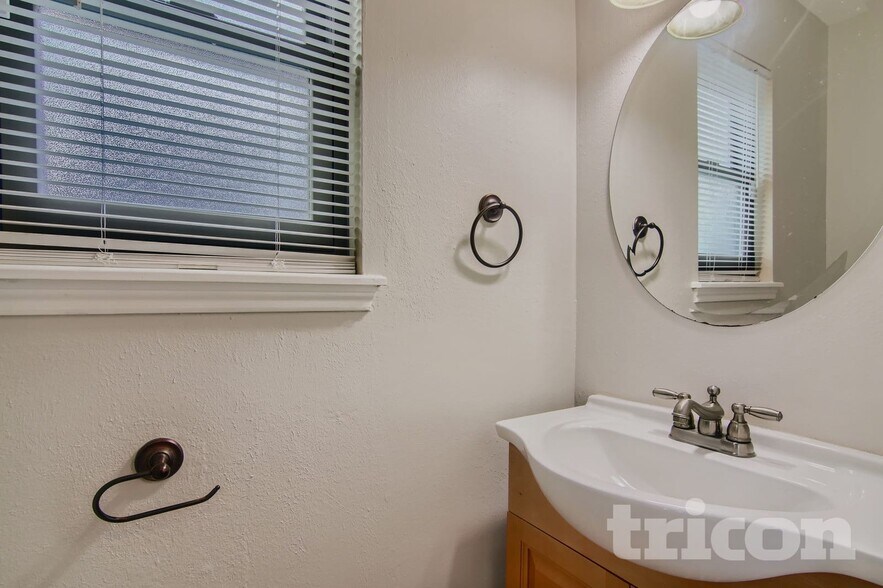 Building Photo - 7919 Annola Ln