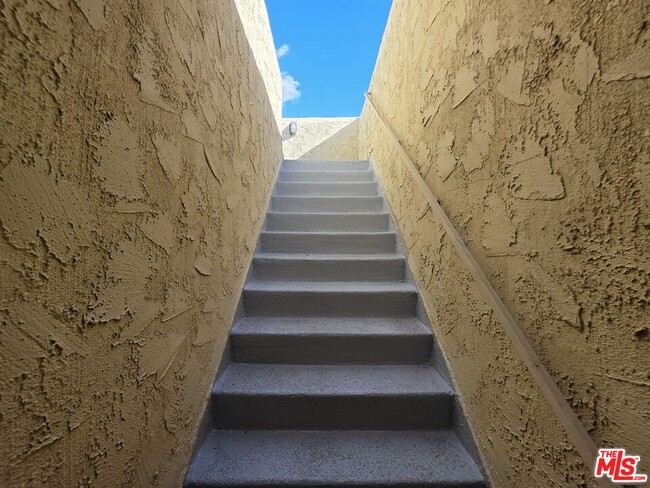 Building Photo - 517 N Francisca Ave