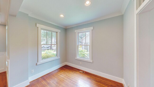 Building Photo - 2320 Chesterfield Ave