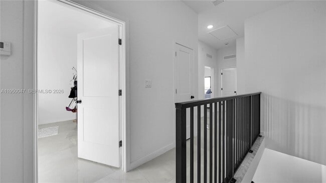 Building Photo - 417 NW 13th Ct