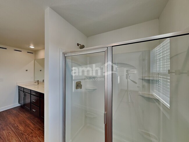 Building Photo - 251 N Dry Crk Rd