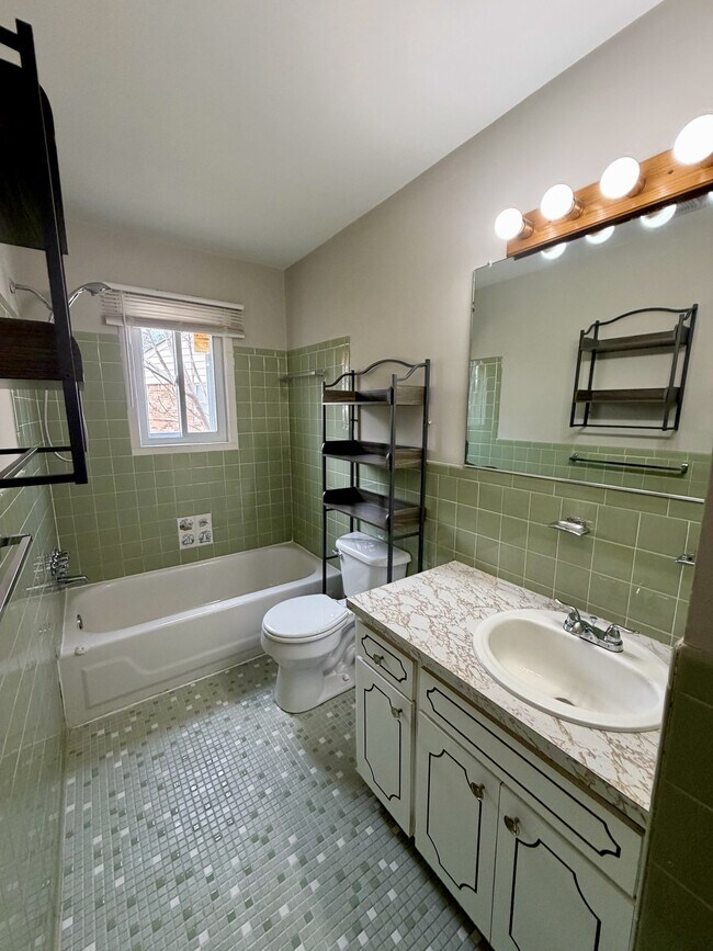 Building Photo - 5667 Heathwood Ct