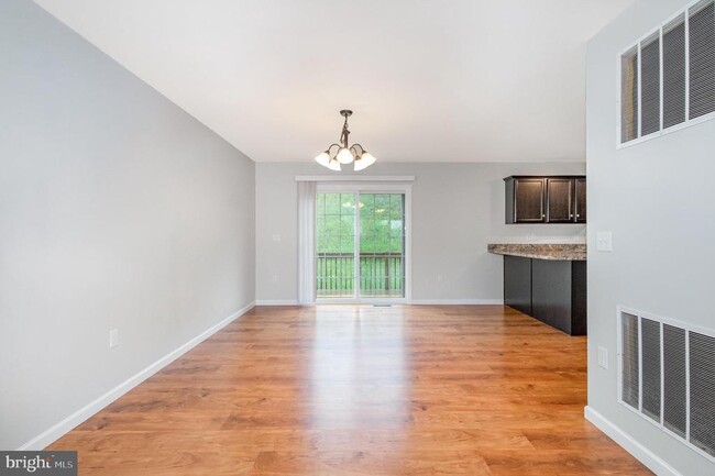 Building Photo - 774 Winding Ln