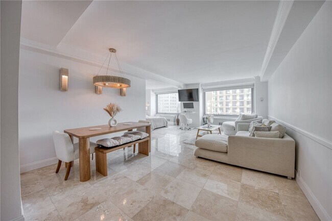 Building Photo - 320 Fort Duquesne Blvd