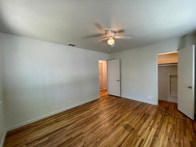 Building Photo - 705 W Roseburg Ave
