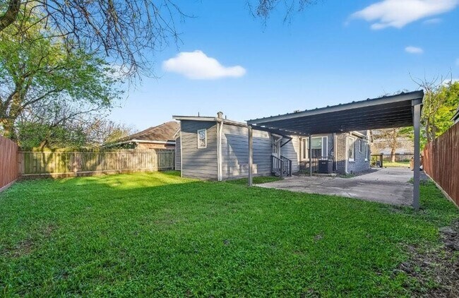 Building Photo - 4520 Sharon St