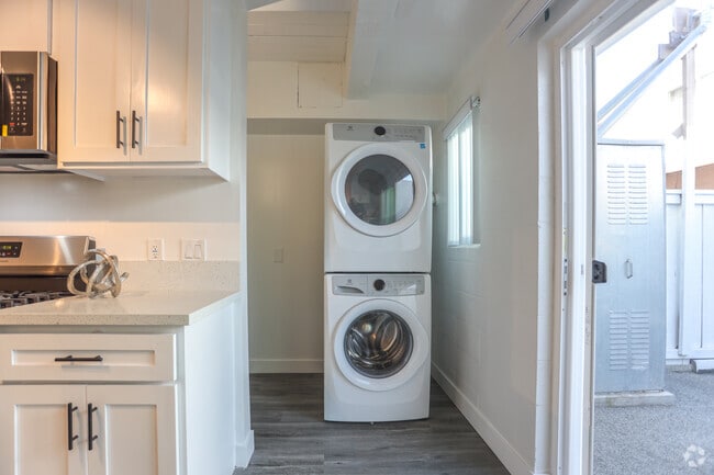 2BR, 1.5 BA-1100 SF - Culver Townhomes
