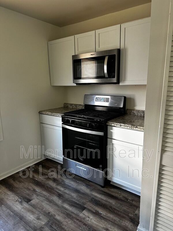 Building Photo - 6871 Continental Ave