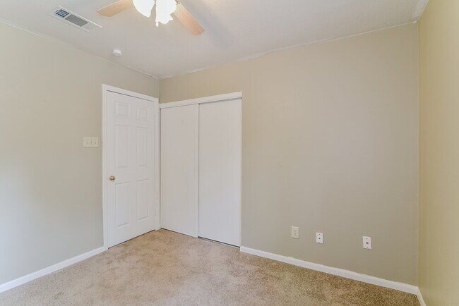 Building Photo - 23 Emery Cliff Pl