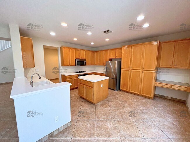 Building Photo - End unit 4 Bedroom House Available Now in ...
