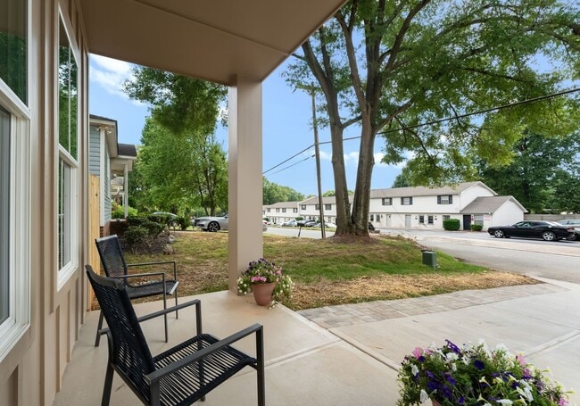 Building Photo - 2417 Pruitt St